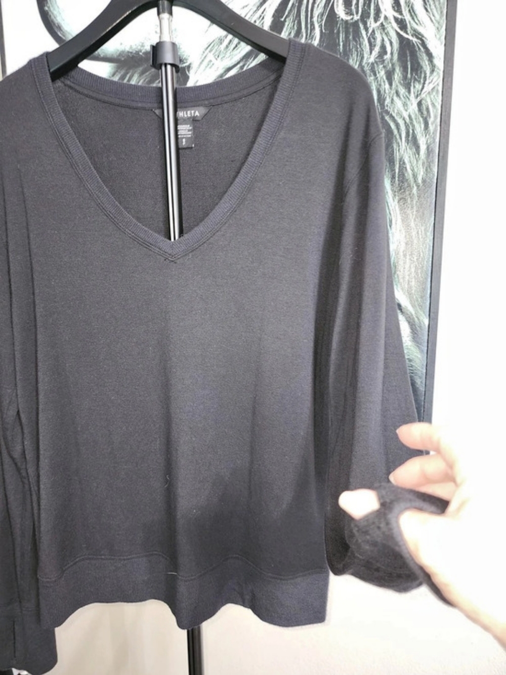 Athleta Sunrise V-Neck Sweatshirt Black Nirvana Fabric Long Sleeve Size Small